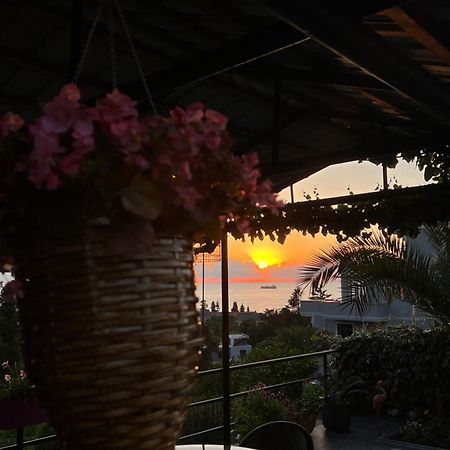 Kemeni Garden Hotel บาทูมิ ภายนอก รูปภาพ
