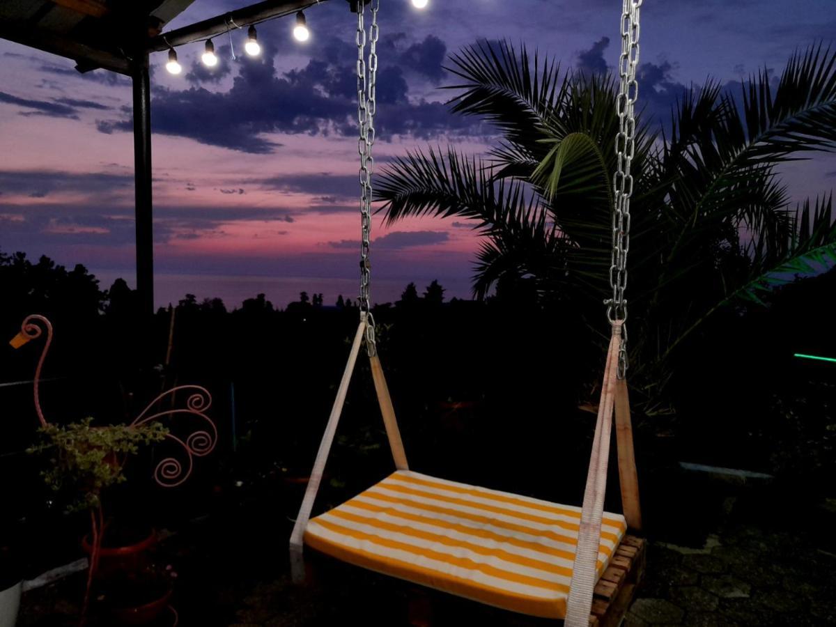 Kemeni Garden Hotel บาทูมิ ภายนอก รูปภาพ