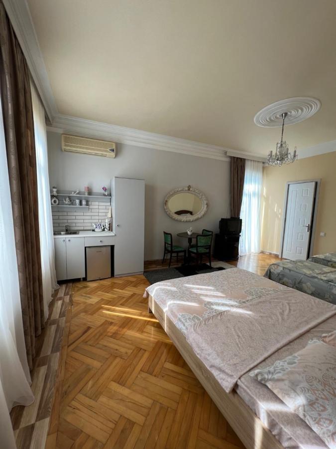 Kemeni Garden Hotel บาทูมิ ภายนอก รูปภาพ
