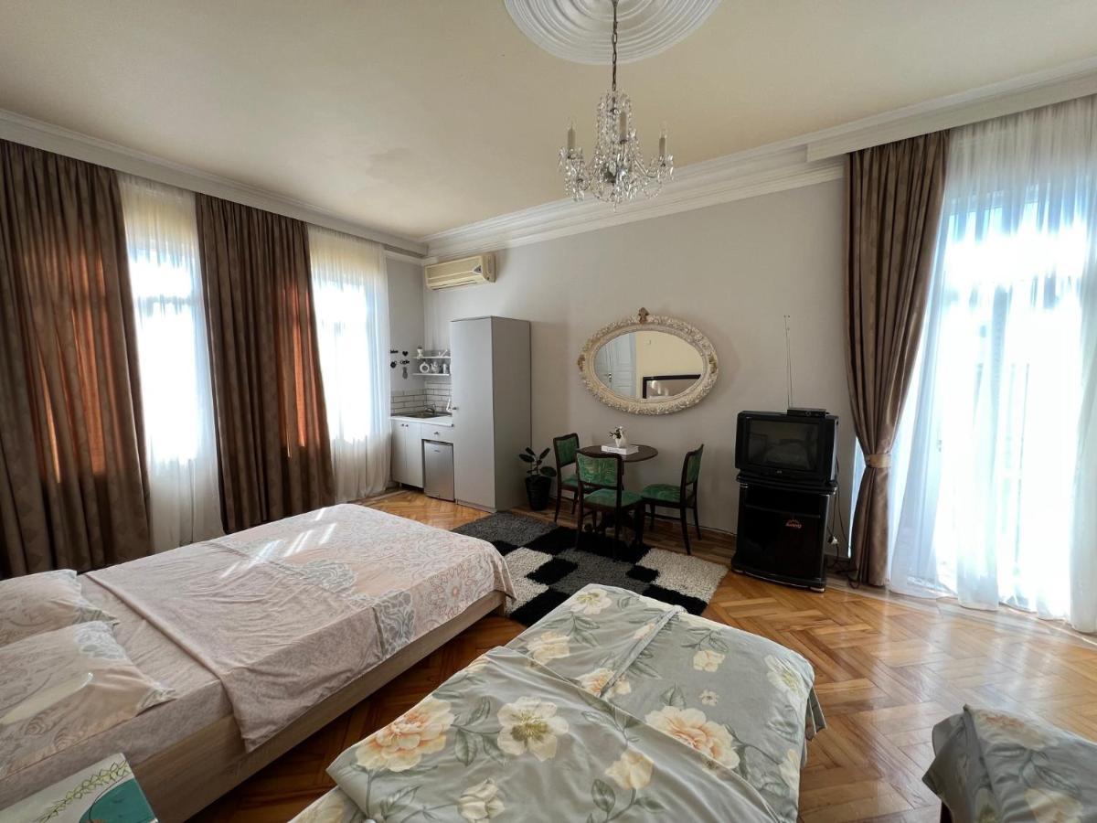Kemeni Garden Hotel บาทูมิ ภายนอก รูปภาพ
