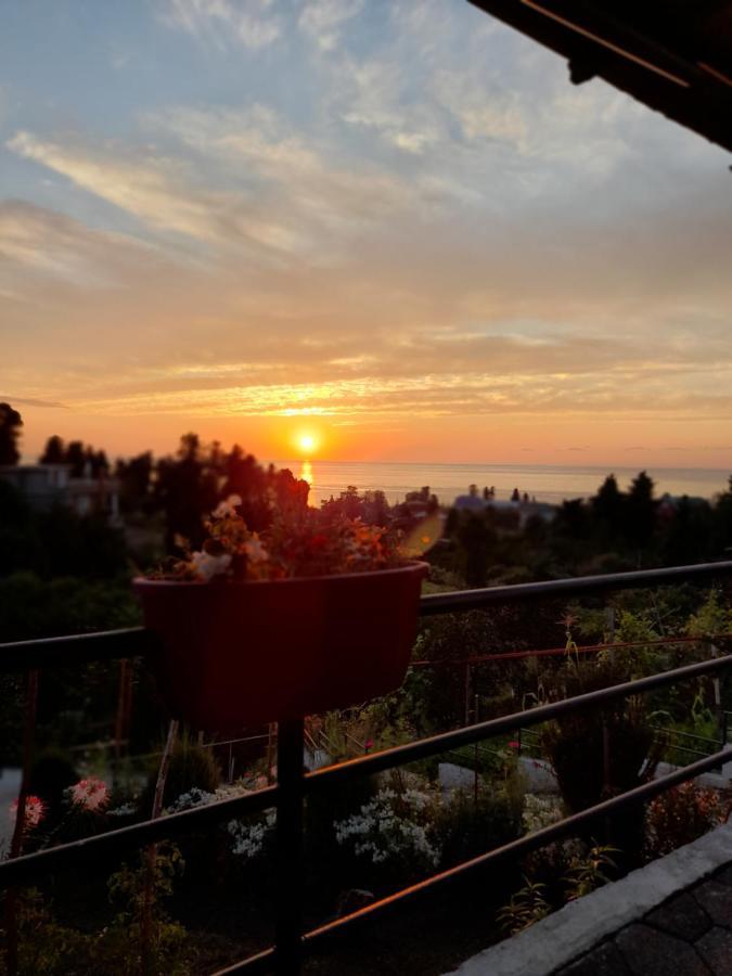 Kemeni Garden Hotel บาทูมิ ภายนอก รูปภาพ