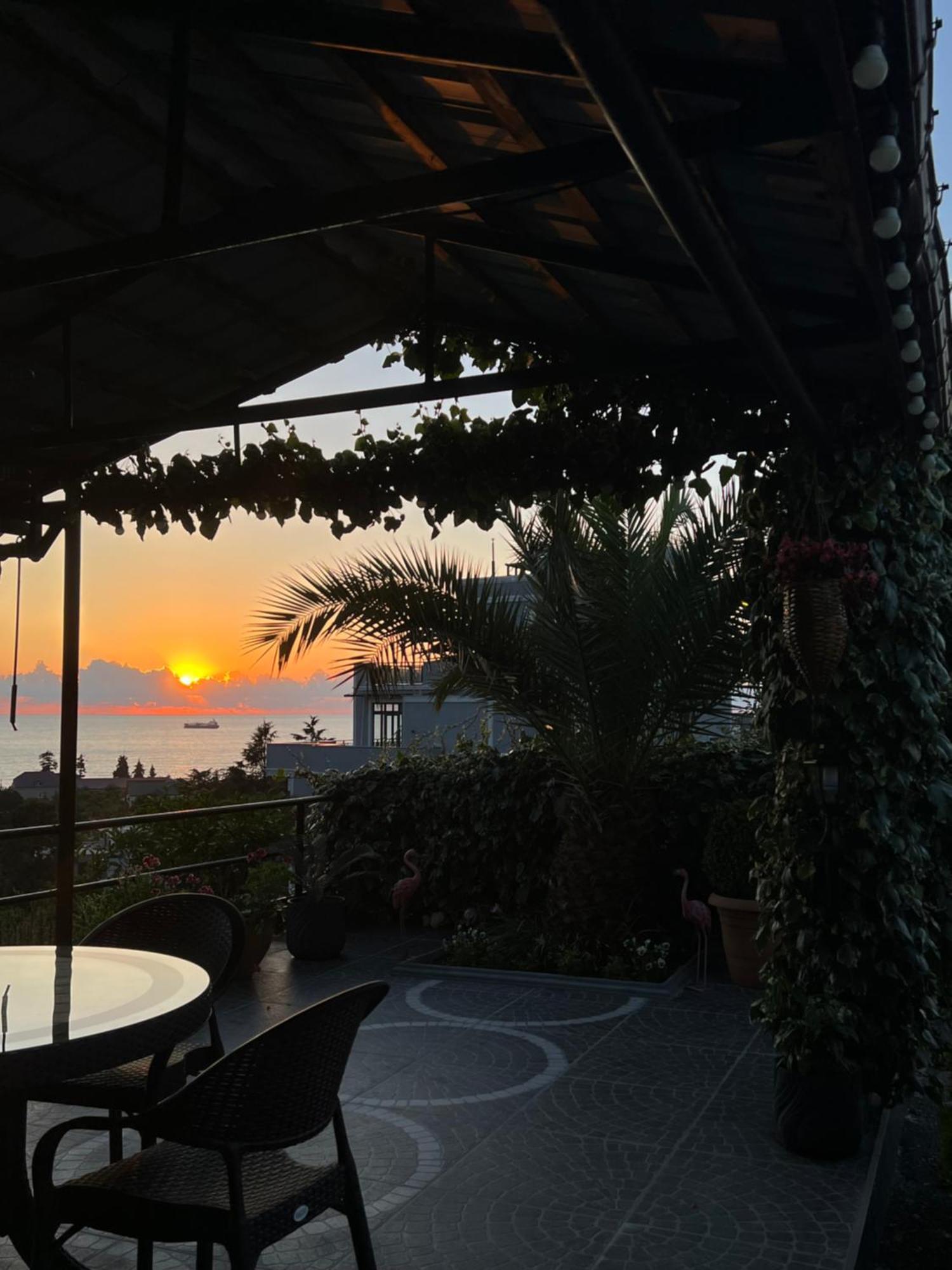 Kemeni Garden Hotel บาทูมิ ภายนอก รูปภาพ