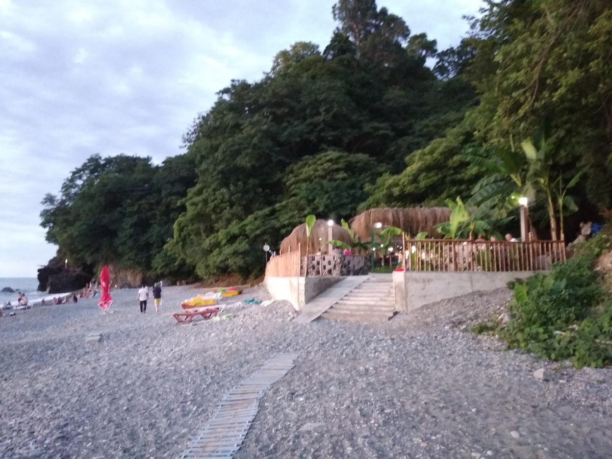 Kemeni Garden Hotel บาทูมิ ภายนอก รูปภาพ